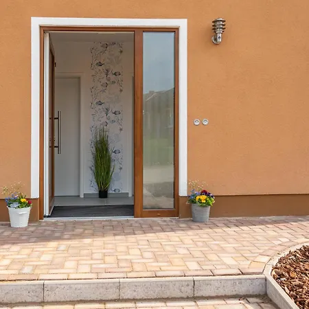 펜션 Amazing In With Kitchen 클뤼츠